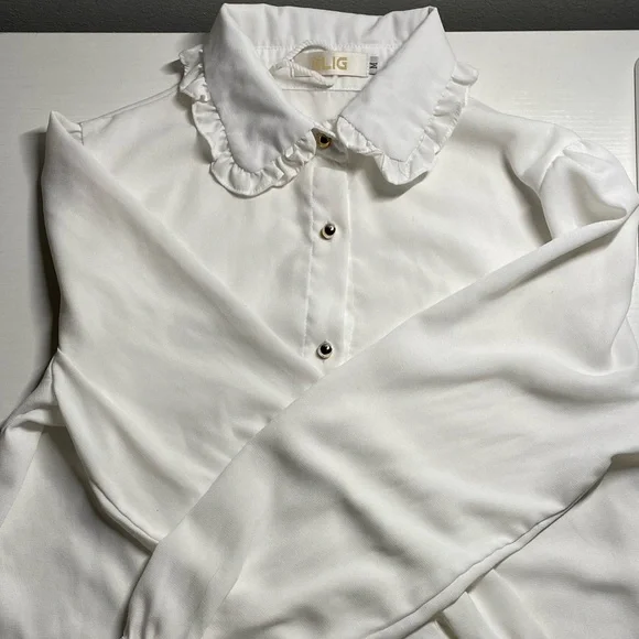 White blouse - Picture 2 of 5